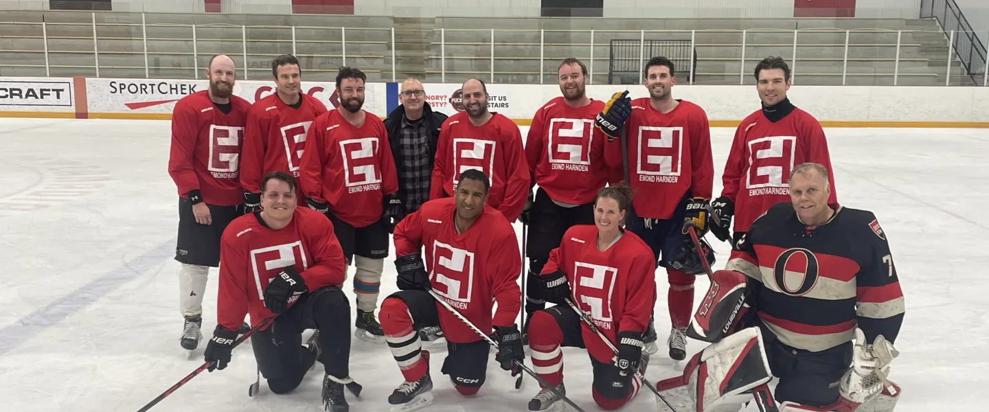 Emond Harnden hockey team photo in red jerseys